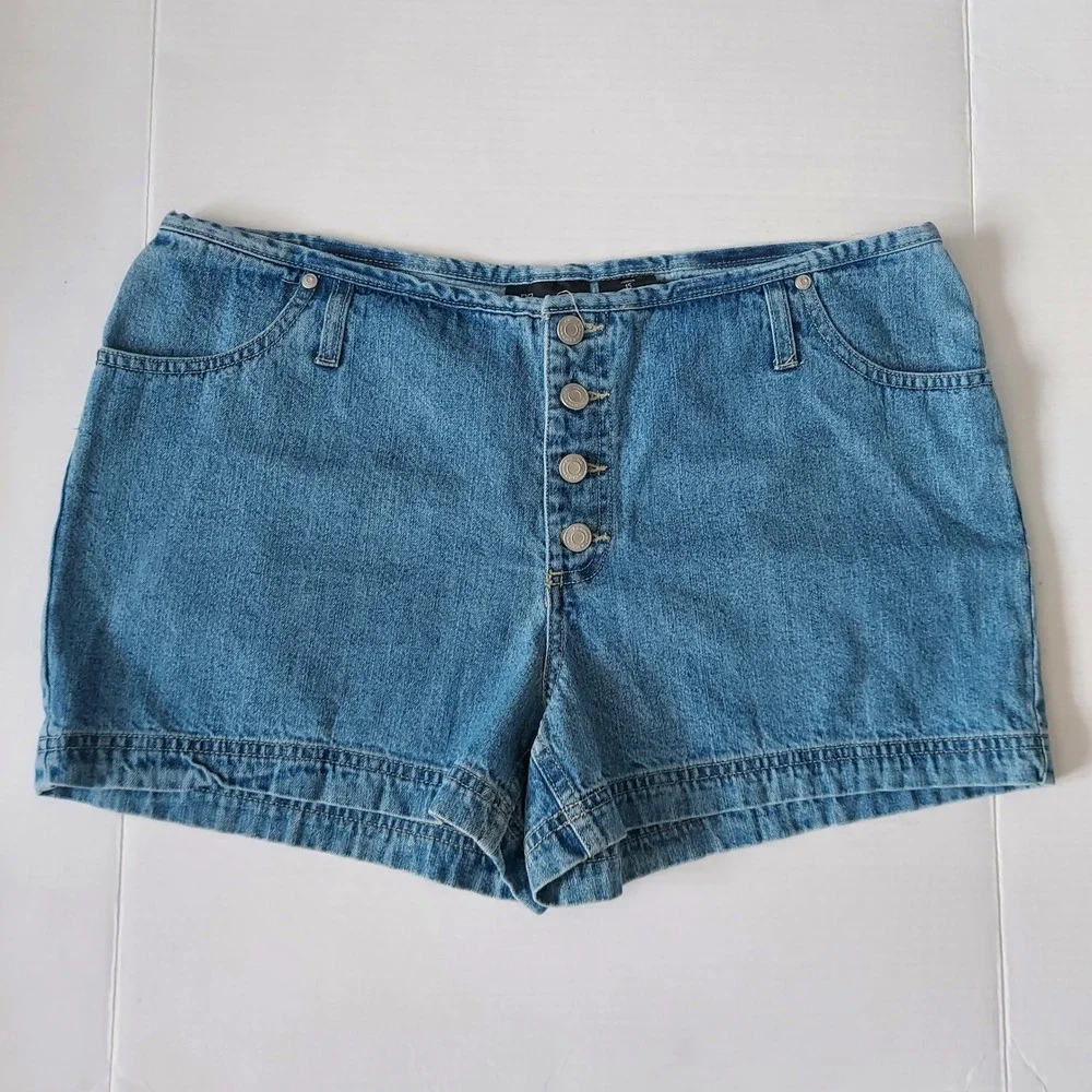 Vintage No Boundaries Low Rise Denim Shorts Junior 15 Blue Button Fly Y2K